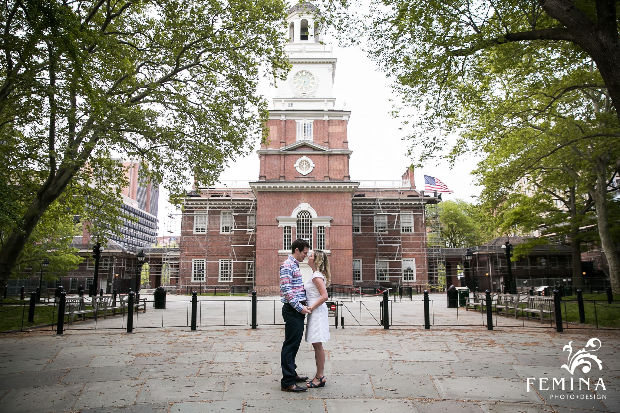 Lyall and Rebecca looking at each other in front of Independence Hall in Philadelphia